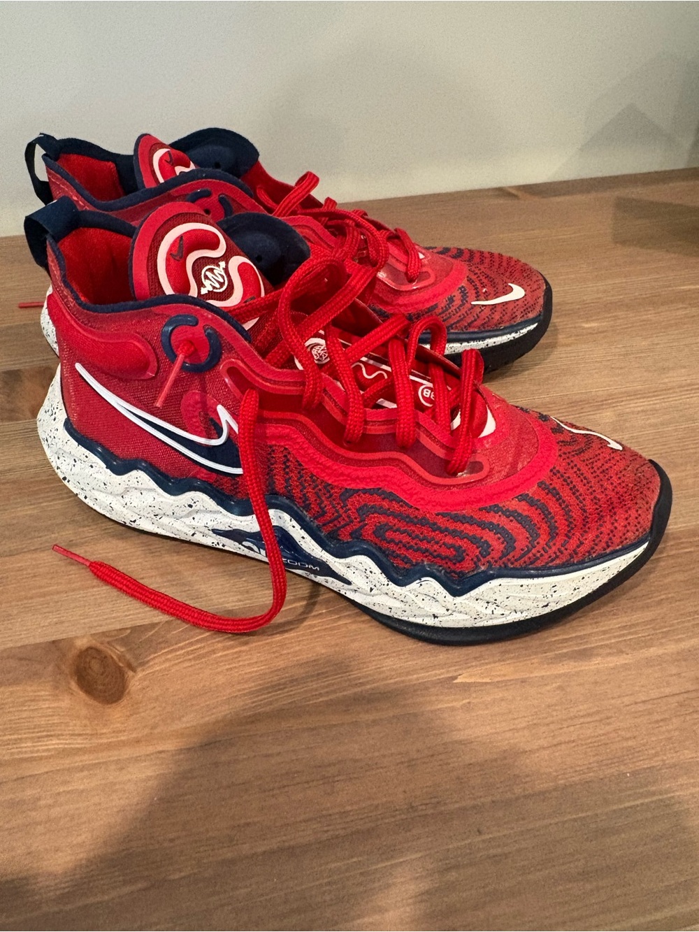 Never worn Nike Air Zoom GT Run USA exclusive big kid sz 7 sneakers